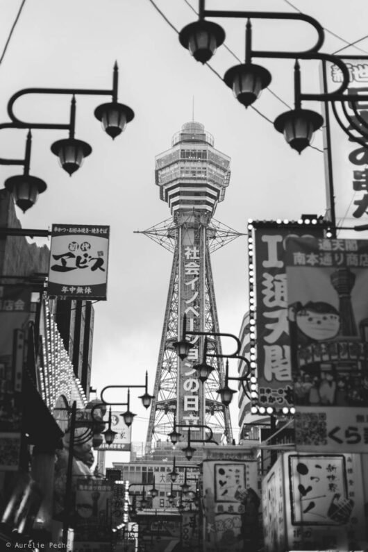 Vue sur la Tour Tsutenkaku à Osaka