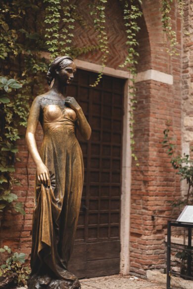 La statue de Juliette. On voit que son sein et son bras sont polis à force d'être touchés par les visiteurs