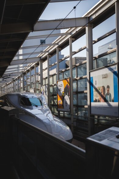 Un shinkansen dans la gare de Kyoto.