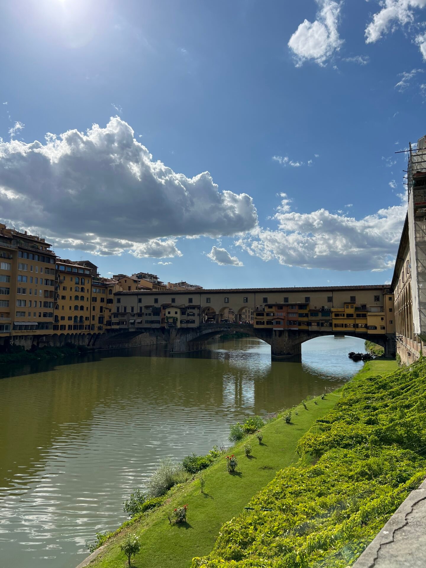 Vue sur le Ponte Vecchio à Florence