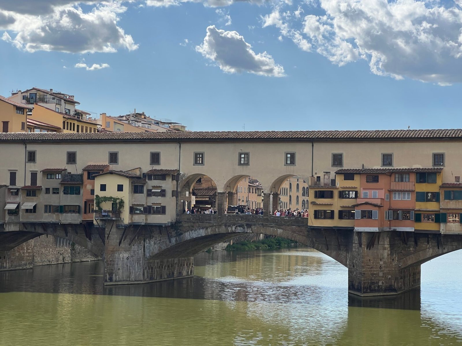 Vue sur le Ponte Vecchio à Florence