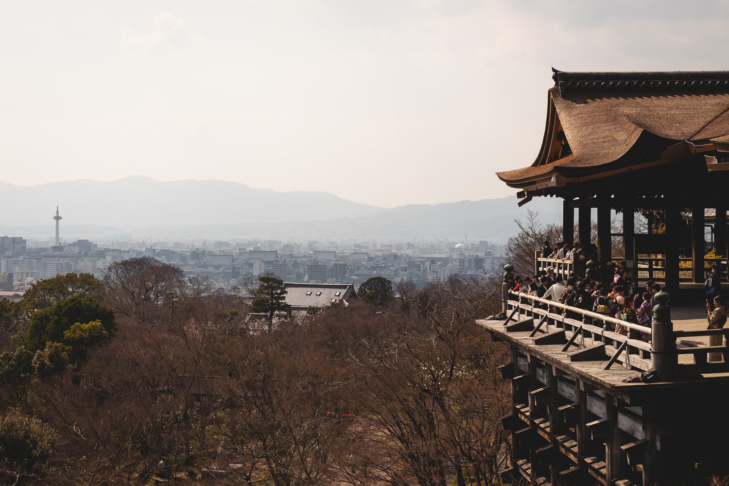 Un des spots photo de Kyoto le plus connus : la vue du Kiyomizu-dera