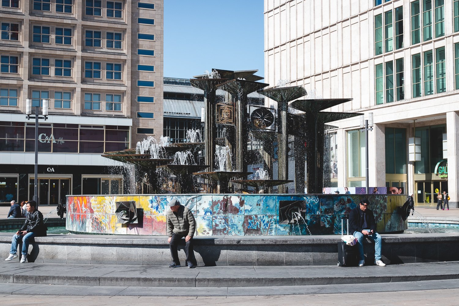 Fontaine près de l'Alexanderplatz à Berlin
