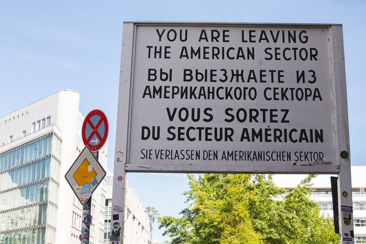Panneau indiquant la fin du secteur américain historique au CheckPoint Charlie