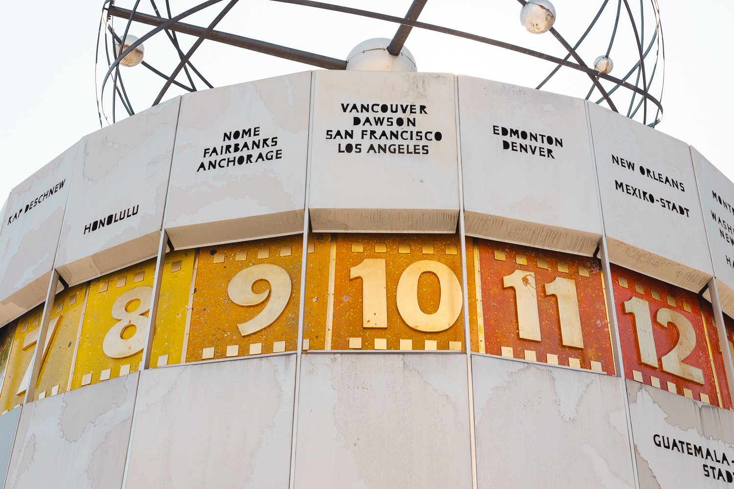 L'horloge astronomique de l'Alexanderplatz à Berlin