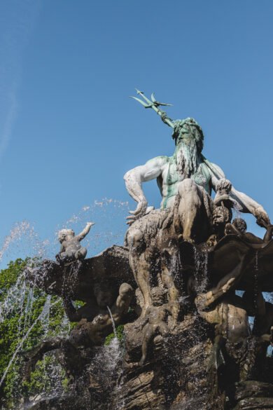 Détail de la fontaine de Neptune