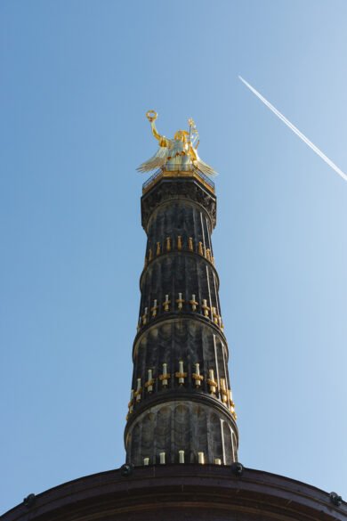 la colonne de la victoire de Berlin vue depuis son pied