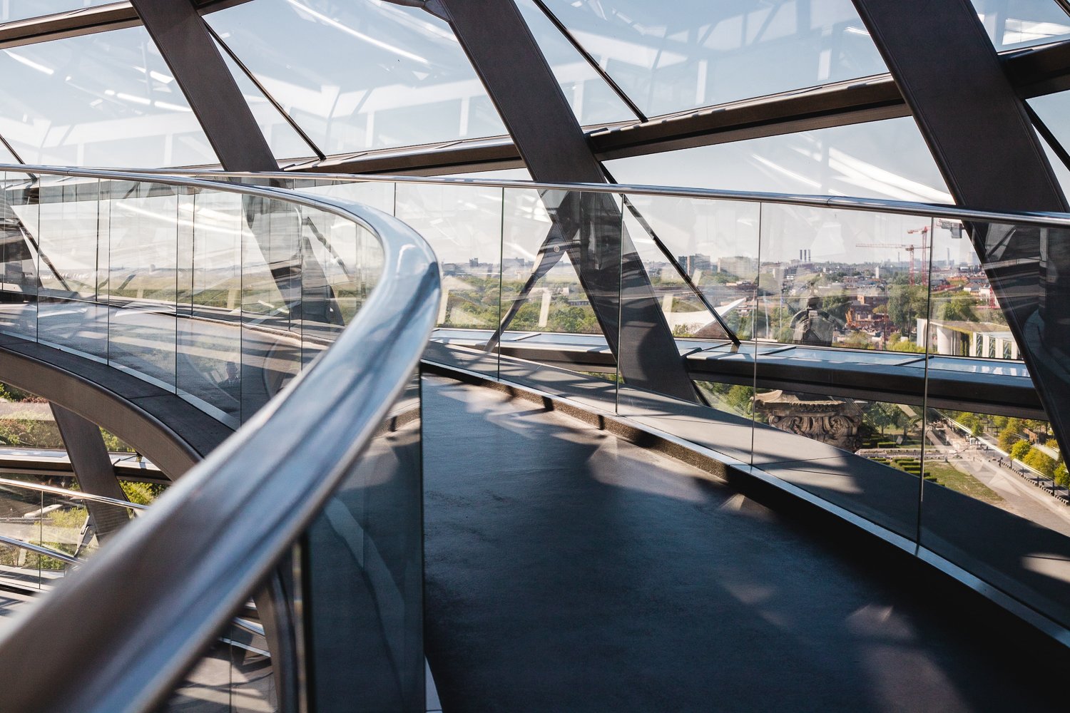 La rampe qui permet de monter dans la coupole du Reichstag